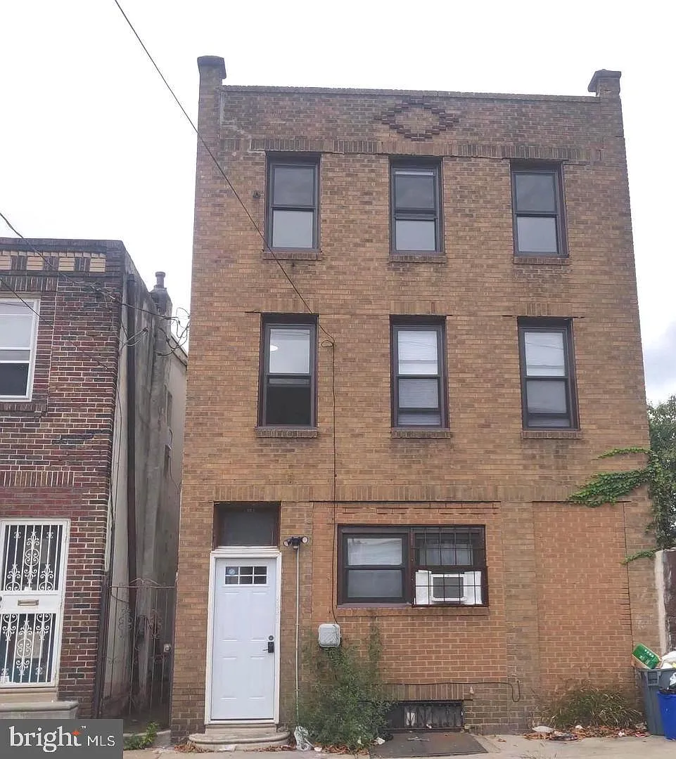 2 bed, 2.0 bath, 3025 sqft, $1,000 — Photo 1