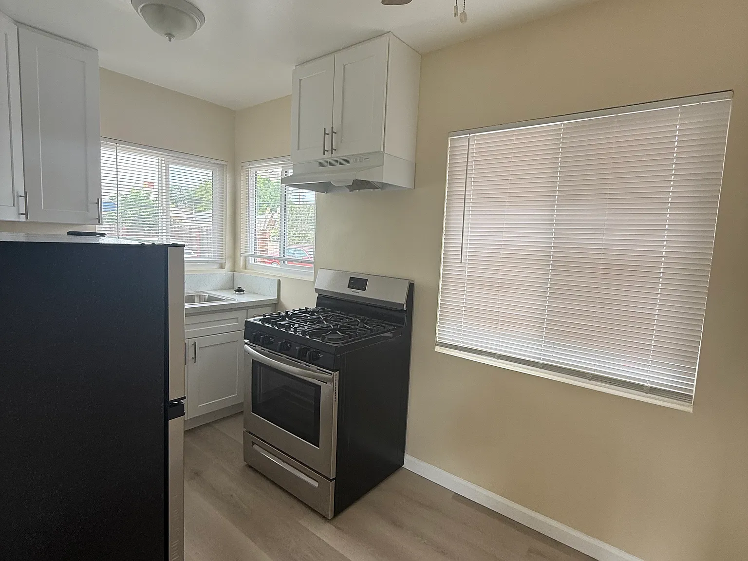 Studio, 500 sqft, $1,695 — Photo 2