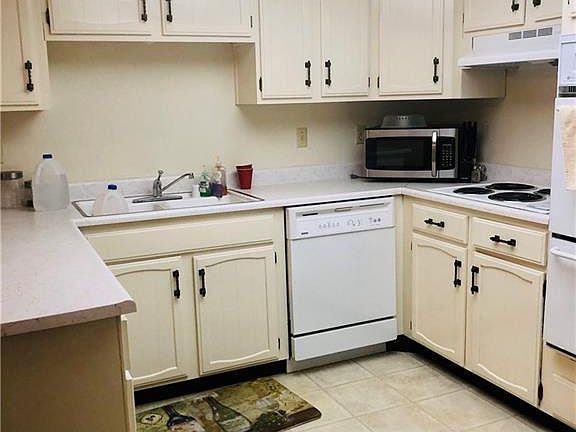 4th image of 3636 Mount Vernon Ave