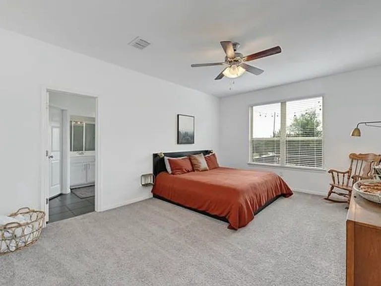 1404 Goldilocks Ln — Photo 13