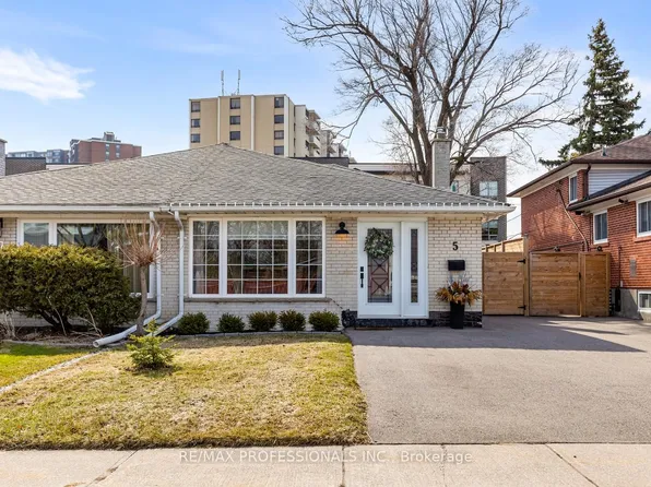 5 Birgitta Cres, Toronto, ON M9C 3W1