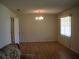 4th image of 402 Morris St