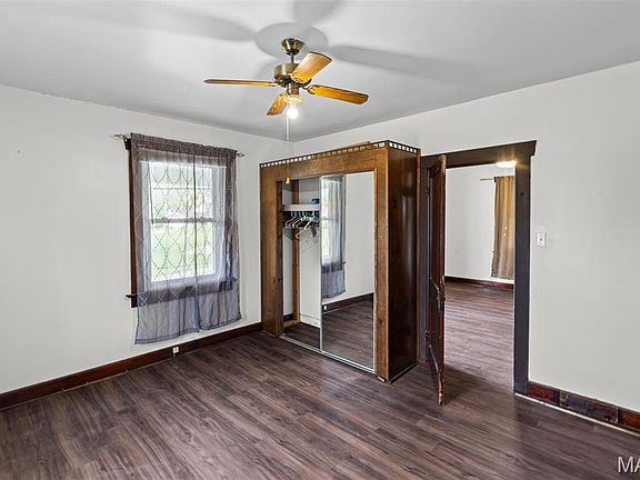 4th image of 902 Spring St