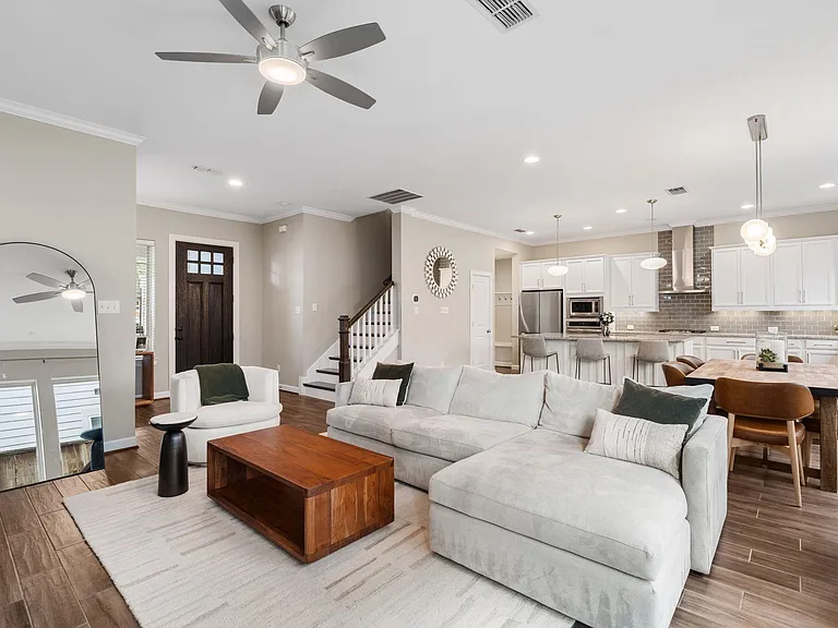 8904 Aventino Way — Photo 9