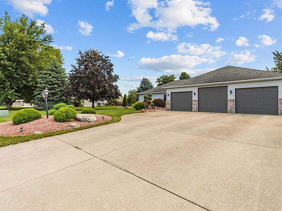 2nd image of 2128 Lynn Dr