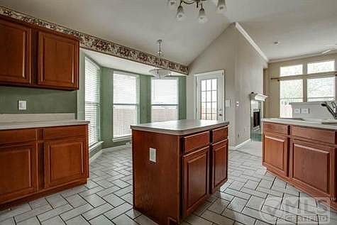 5th image of 1619 Mayflower Dr