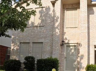 8729 Hunters Creek Dr, Fort Worth, TX 76123