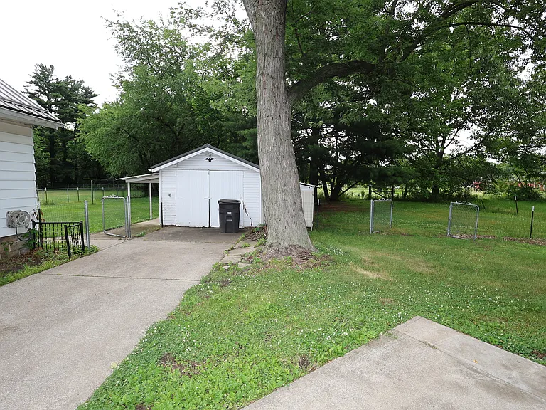 2908 Pleasant Plain Ave — Photo 2