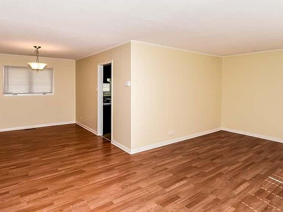 2nd image of 462 Shabbona Dr