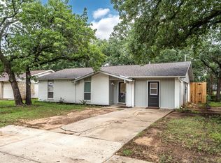 1050 Winterwood Dr, Lewisville, TX 75067