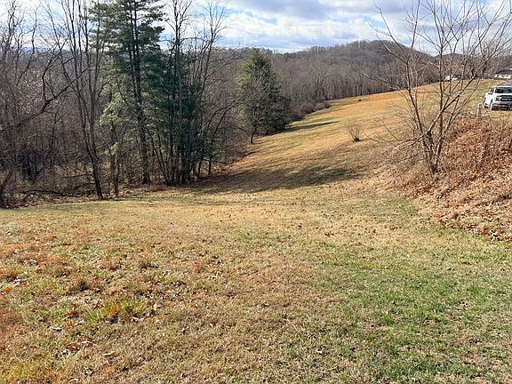 3rd image of 701 Valley Dr