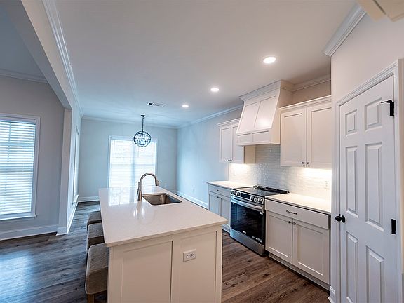 5th image of 532 Churchview Dr
