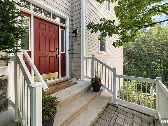 3rd image of 12 Timberline Lane