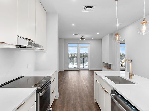 5th image of 125 Cambrian Way #611
