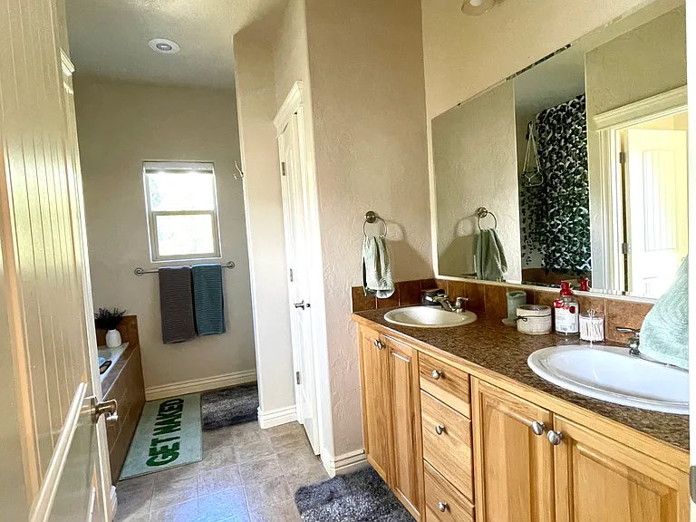 10508 Alpine St — Photo 10