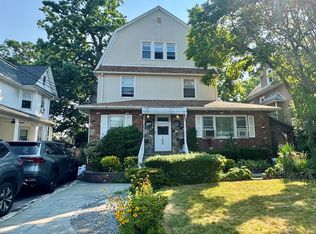 100 Earle Ave #3, Lynbrook, NY 11563