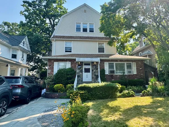 100 Earle Ave #3, Lynbrook, NY 11563