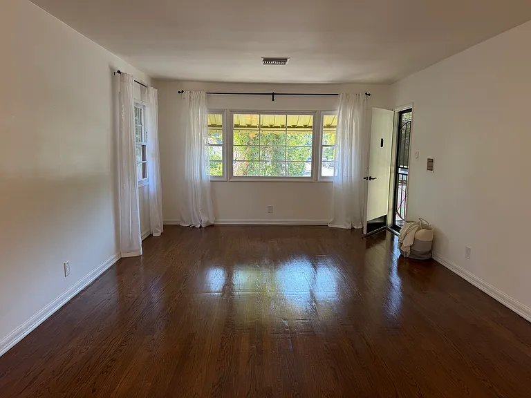 Laverna Ave — Photo 17