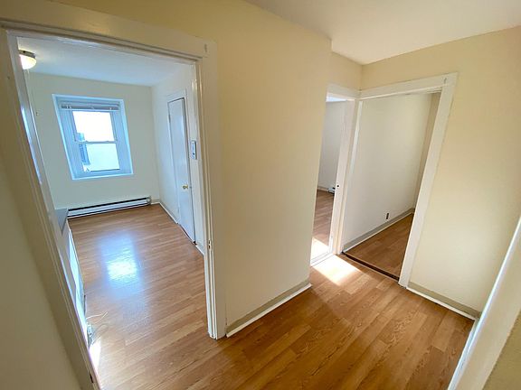 3rd image of 19 Lincoln St #4