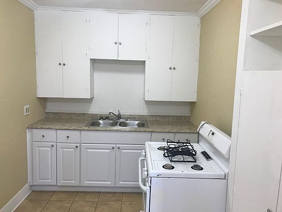 4th image of 1605 Avenue E APT 3