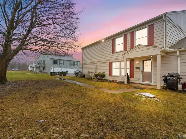 2723 Fox Hollow Ct #A, Lake Orion, MI 48360