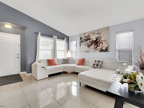 4th image of 8033 Candlenut Ave