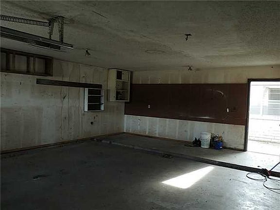 3rd image of 1660 Mariposa Dr