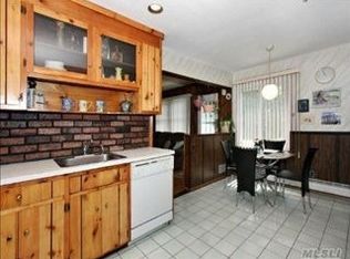 104 Briarcliff Rd, Westbury, NY 11590