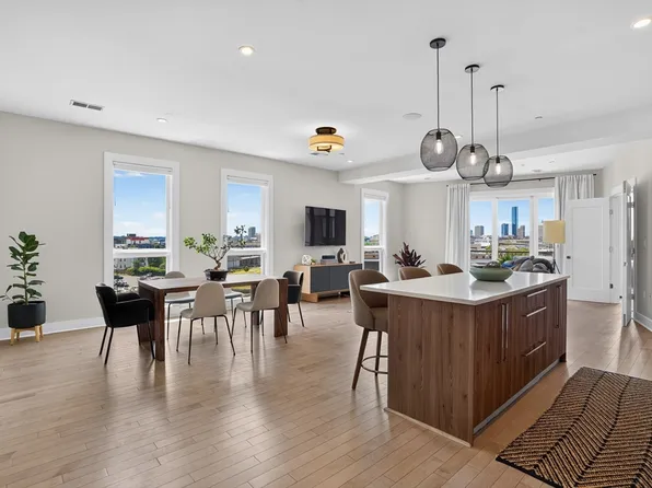 232 Old Colony Ave #506, Boston, MA 02127