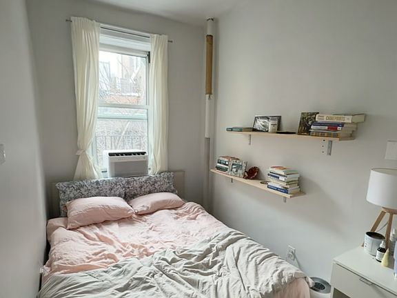 4th image of 42 Bank St APT 34