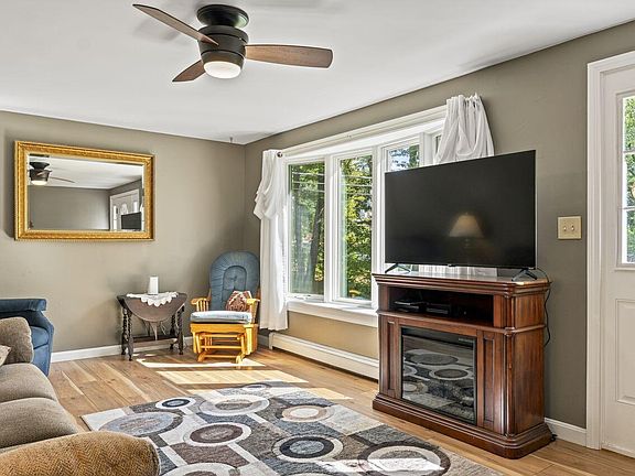 3rd image of 64 Harding Road