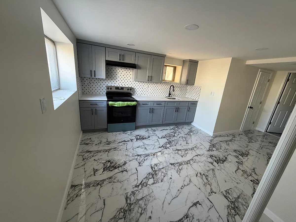 Building Photo - 35 E Walnut St #BASEMENT