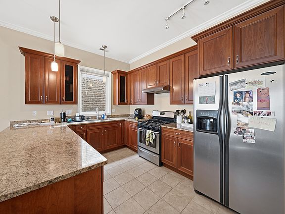 4th image of 938 N Washtenaw Ave #2