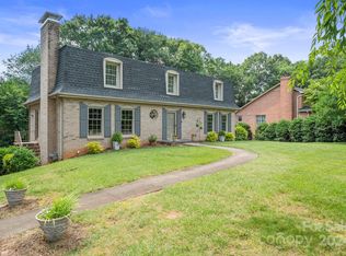 975 1st St NE, Hickory, NC 28601
