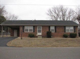 502 Holiday Park Dr, Hopkinsville, KY 42240