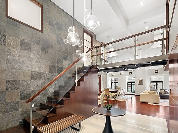 3rd image of 135 W 70th St APT 3BC