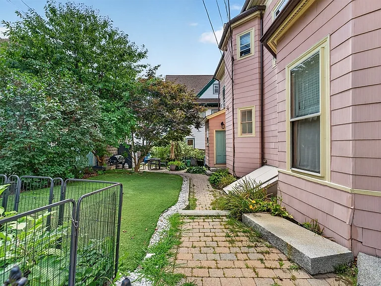41 Walnut St #1R — Photo 17