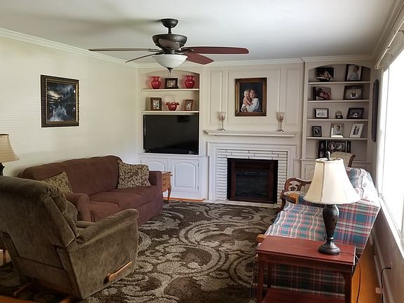 3rd image of 344 Lansbury Dr