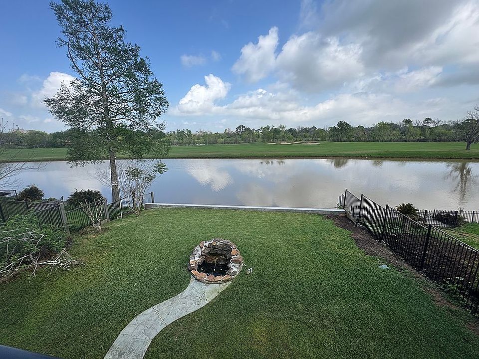 1st image of 2822 Lake View Dr