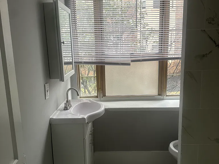 215-18 W Walnut Ln #C401 — Photo 10