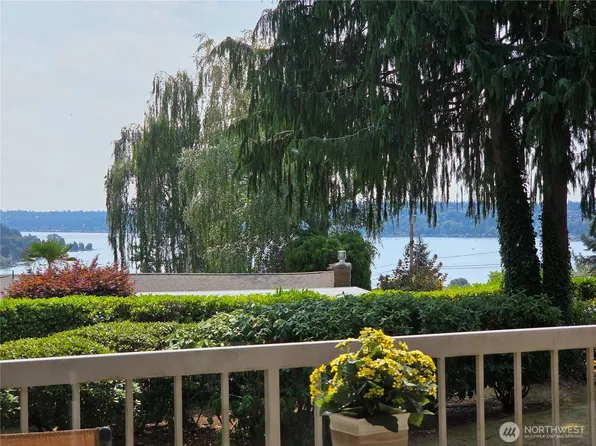18540 63rd Avenue NE, Kenmore, WA 98028