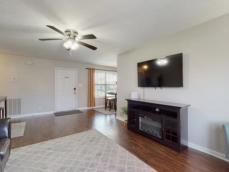 344 Pioneer Dr — Photo 6