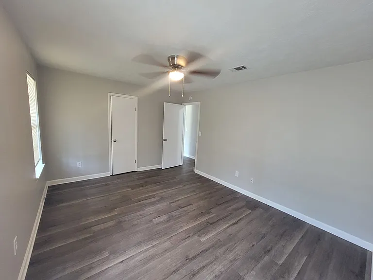 611 Langley Ct — Photo 13
