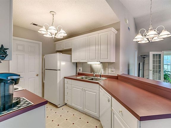 5th image of 130 Country Manor Dr Unit B