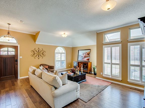 4th image of 7608 Oak Knoll Dr