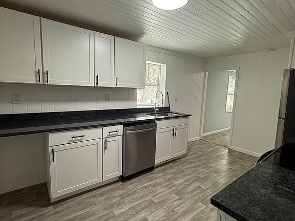 5th image of 5733 Victory Ave