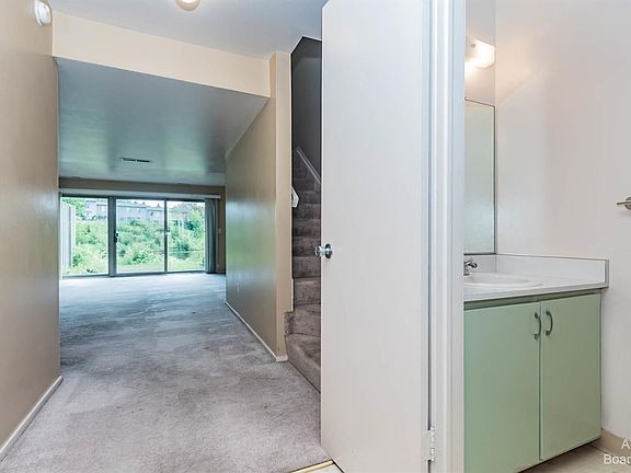 5th image of 762 Peninsula Ct