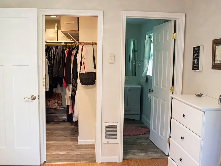 Primary en suite and walk-in closet