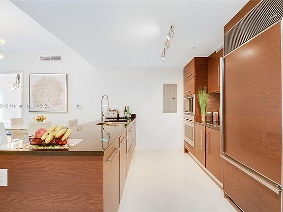 5th image of 475 Brickell Ave APT 1809