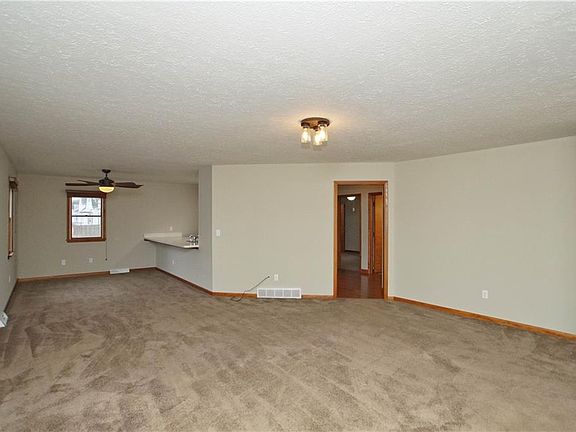 3rd image of 543 Fairway Blvd